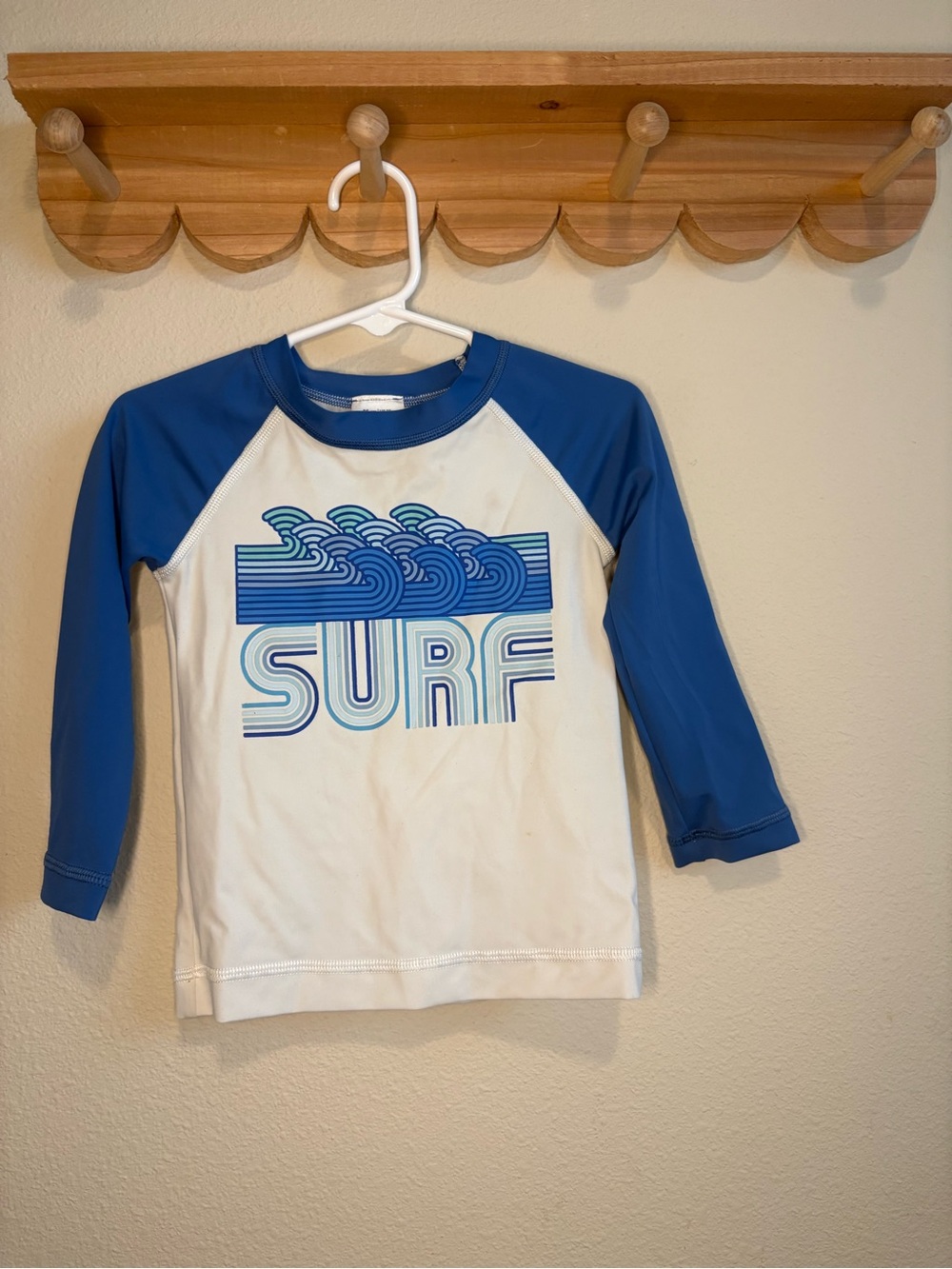 Hanna Andersson Blue & White 'SURF' Long-Sleeve Rashguard